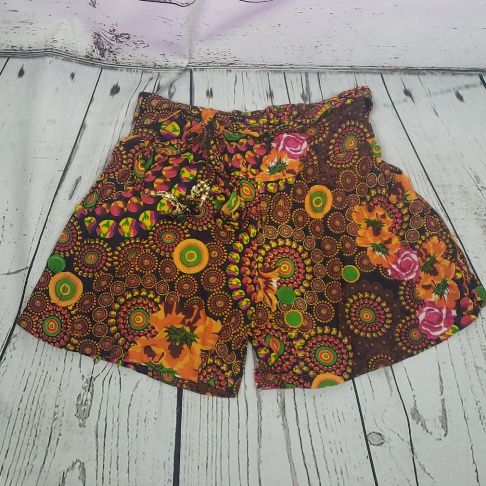 Pocketed elastic/ tie waist shorts